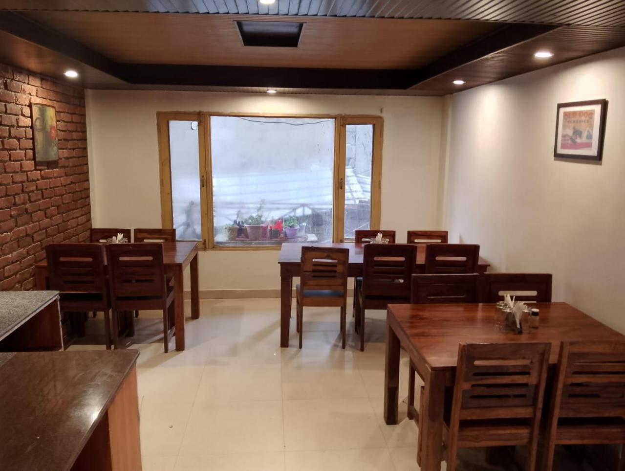 Hotel Di Villa Manāli エクステリア 写真