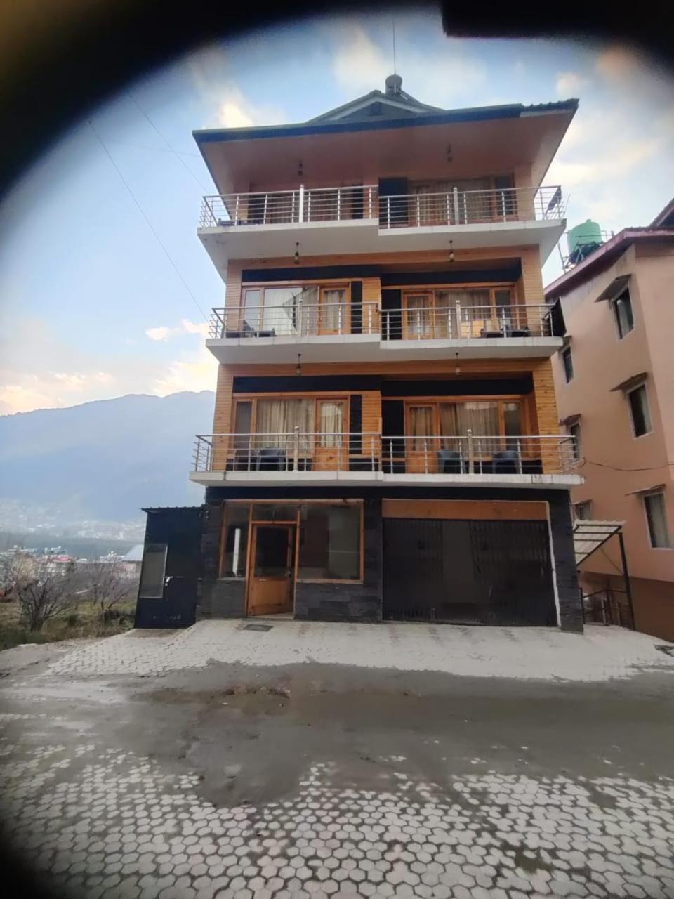 Hotel Di Villa Manāli エクステリア 写真