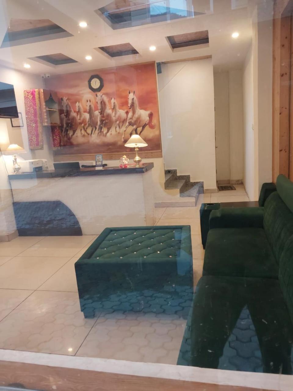 Hotel Di Villa Manāli エクステリア 写真