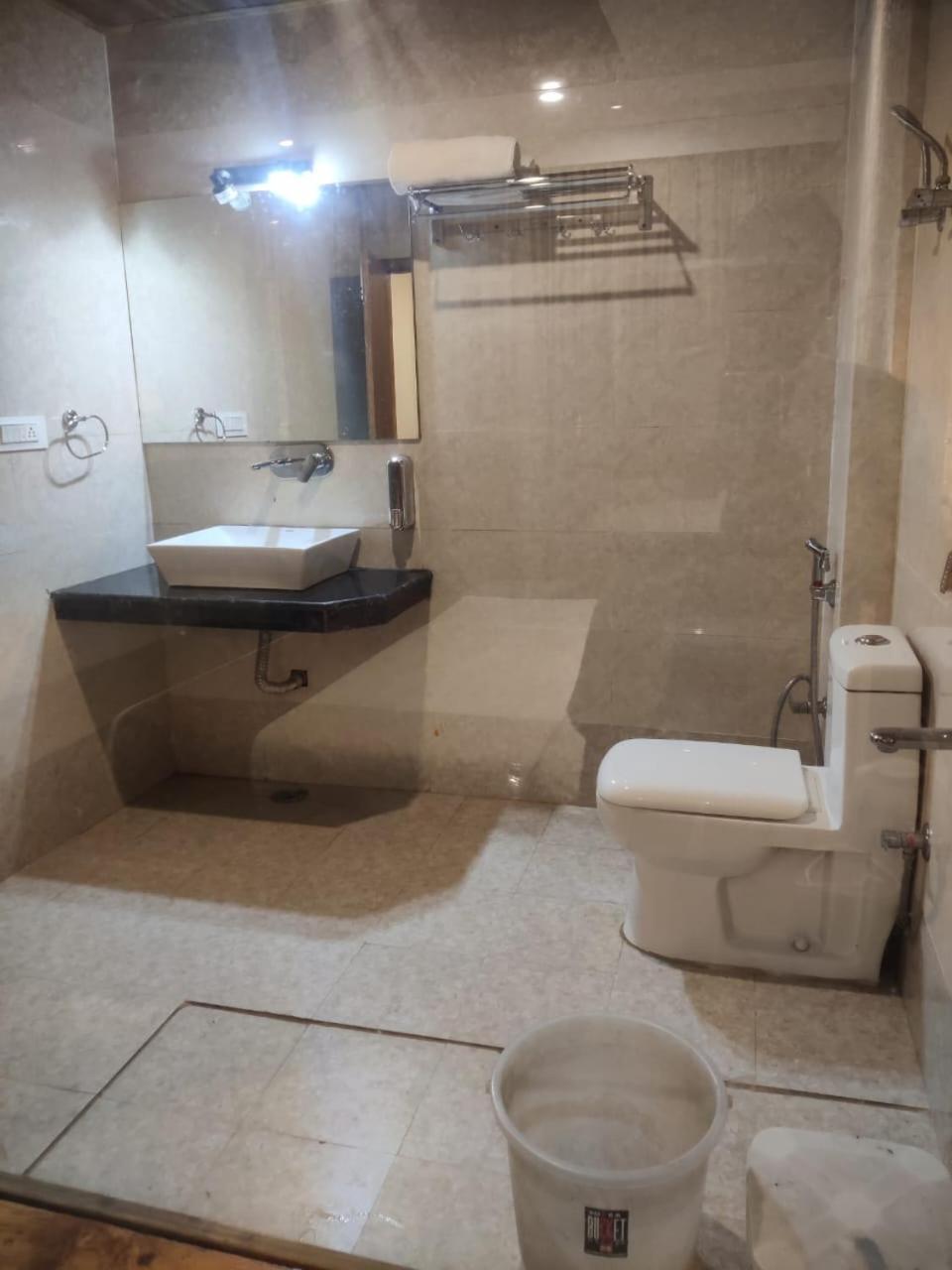 Hotel Di Villa Manāli エクステリア 写真